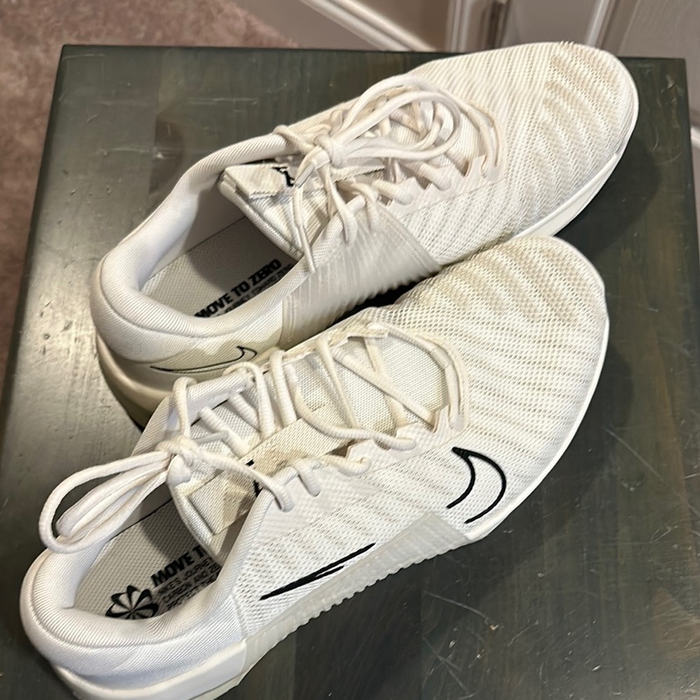 Nike Men's White Athletic Shoes
